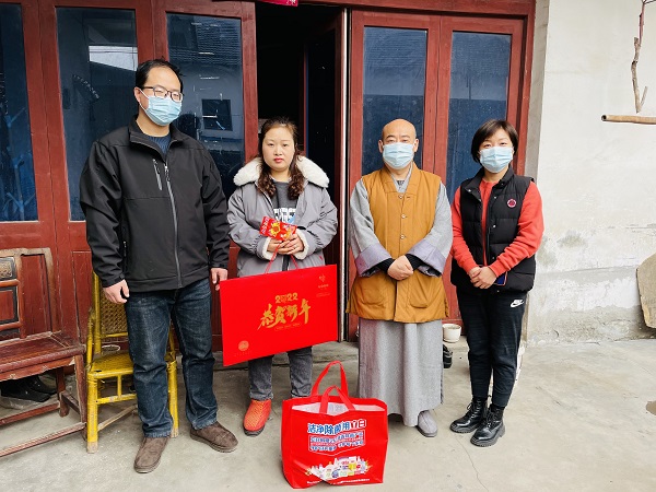 慰問困難兒童家庭.jpg