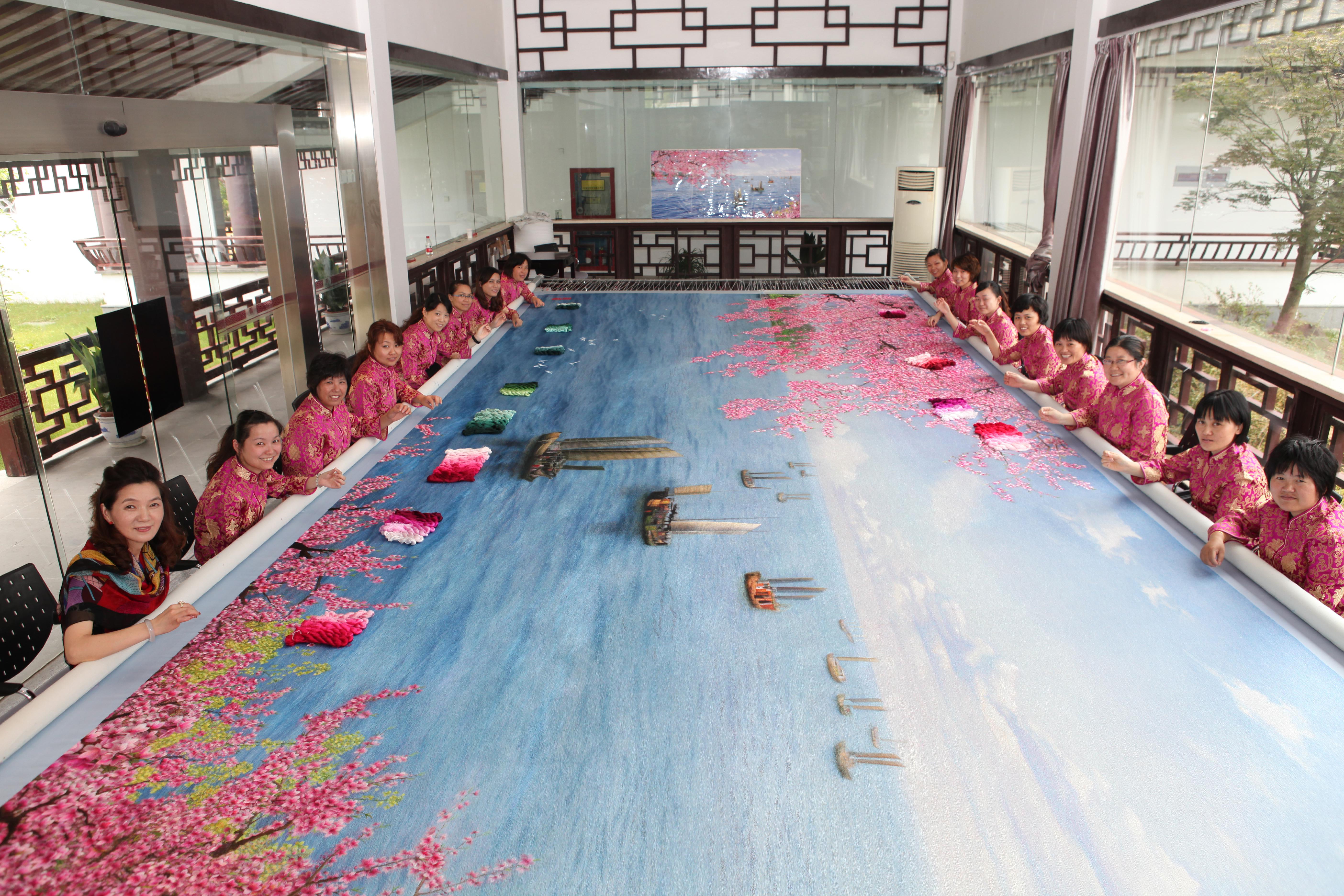 2012年，姚建萍領銜創作蘇繡《春早江南》（傳）.jpeg